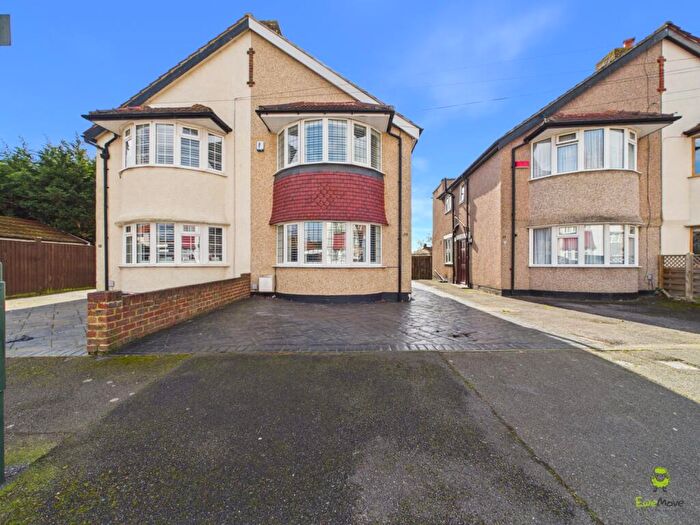 3 Bedroom Semi Detached House For Sale In Charmouth Road, Welling, Kent, DA16