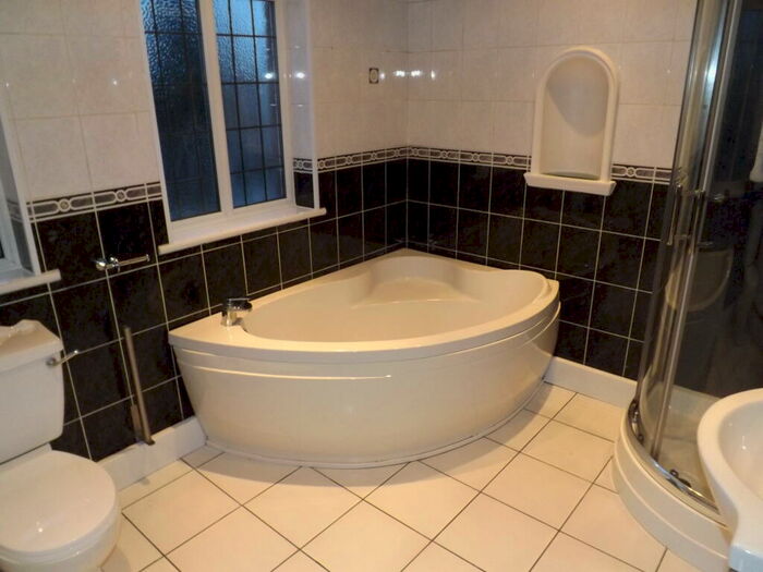 5 Bedroom Semi-Detached House To Rent In Preston New Road, Blackpool, FY4