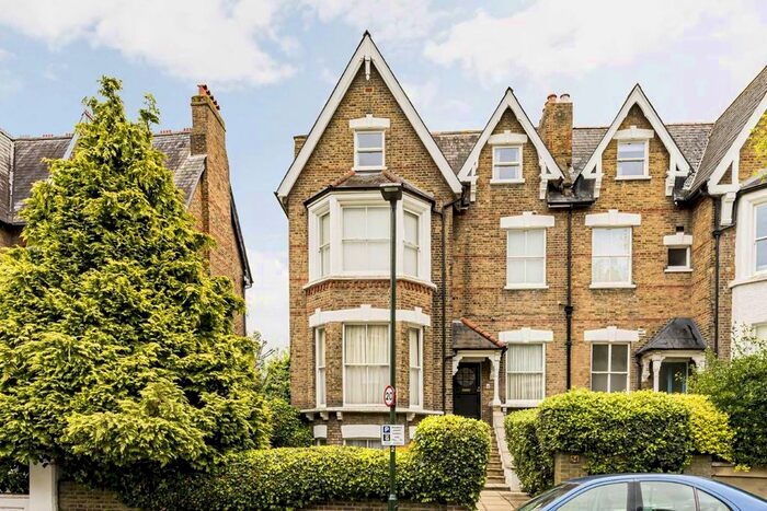 2 Bedroom Flat To Rent In Kings Road, Richmond, TW10