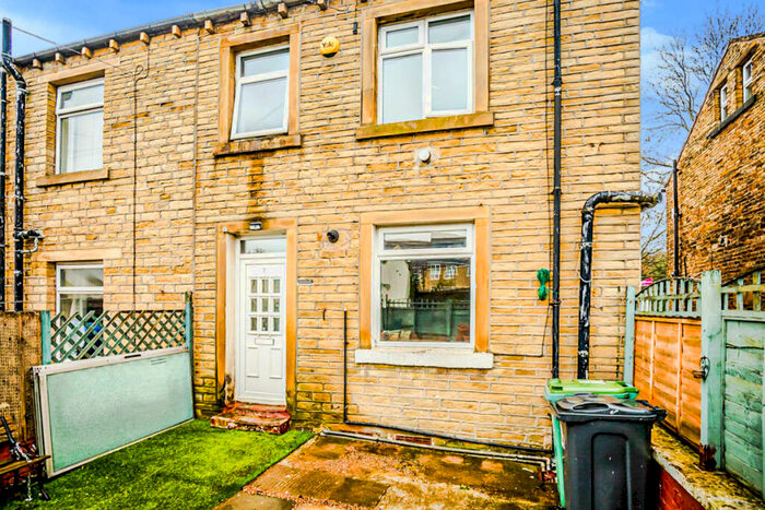 2 Bedroom End Of Terrace House To Rent In Lea Head, Huddersfield, West Yorkshire, HD1
