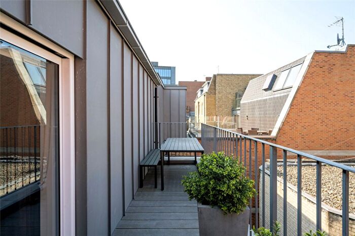 2 Bedroom Flat To Rent In Dyer's Buildings, London, EC1N
