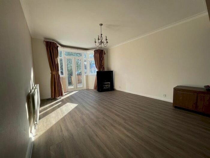 4 Bedroom Detached House To Rent In Beaufort Road, London, W5