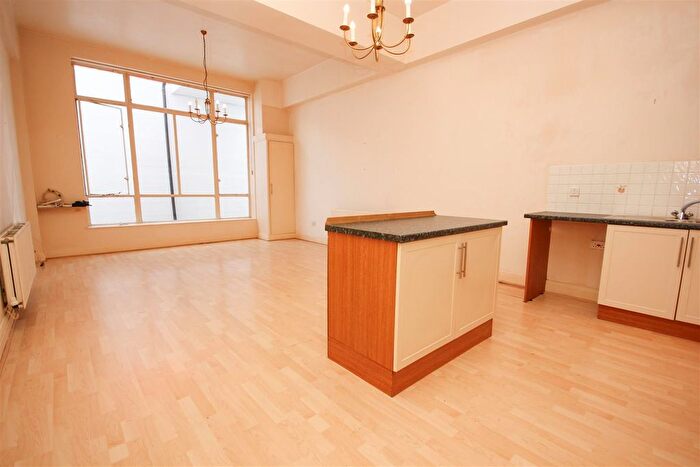 1 Bedroom Flat To Rent In Lime Grove, Rushden, NN10