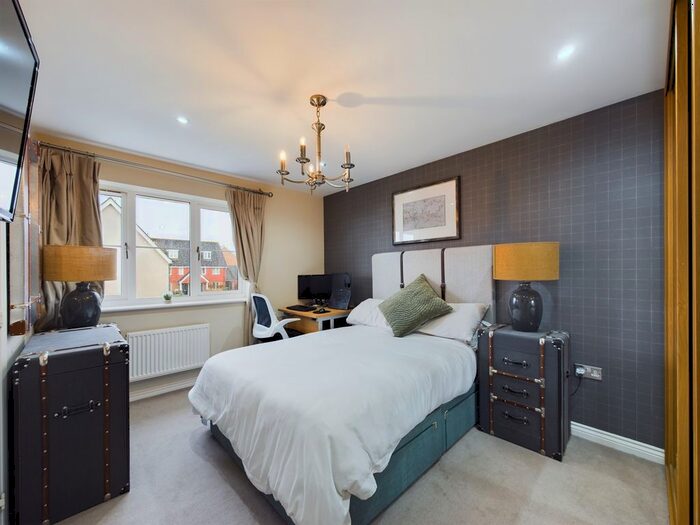 2 Bedroom End Of Terrace House To Rent In Illett Way, Faygate, Horsham, RH12