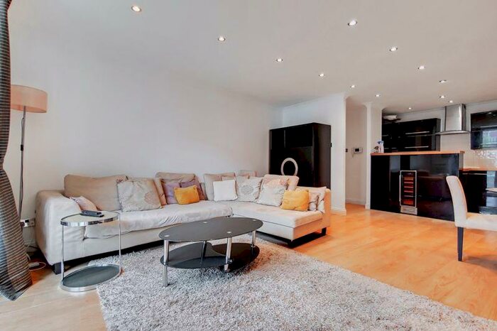 3 Bedroom Flat To Rent In Palgrave Gardens, London, NW1