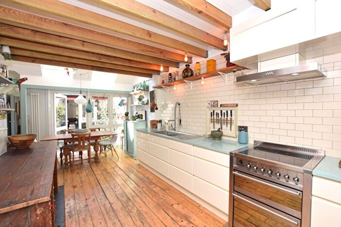 3 Bedroom Terraced House For Sale In Curtis Way, London, SE1