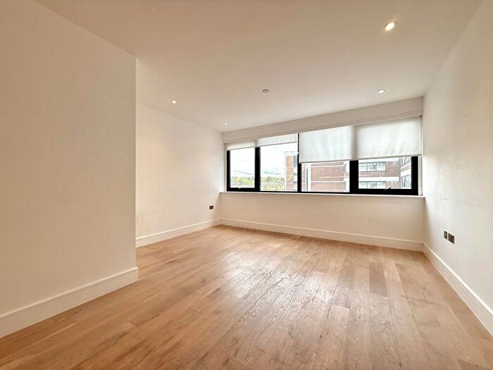 2 Bedroom Apartment To Rent In Kent House, Maidstone, ME15