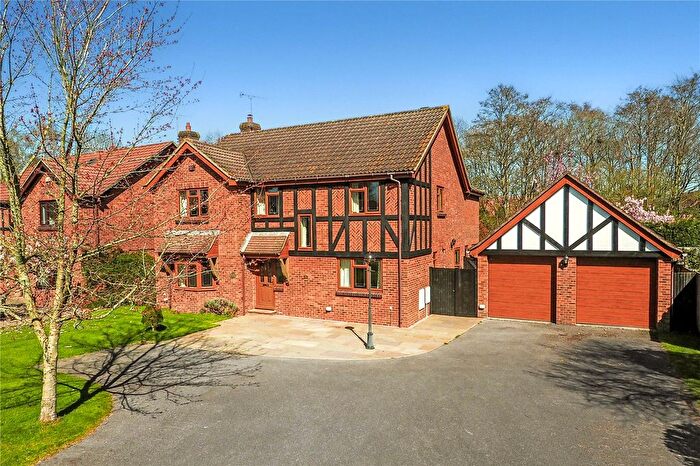 5 Bedroom Detached House For Sale In Barnfield Road, Petersfield, Hampshire, GU31