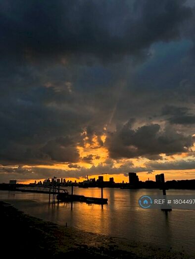 2 Bedroom Flat To Rent In Royal Carriage Mews, London, SE18