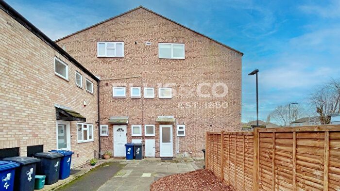 4 Bedroom Semi Detached House For Sale In Hazeltree Lane, Northolt, UB5