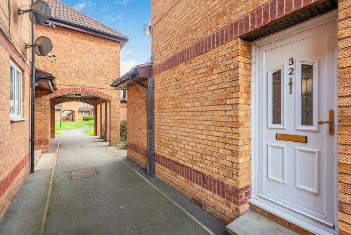 1 Bedroom Flat To Rent In Columbus Square, Erith, DA8