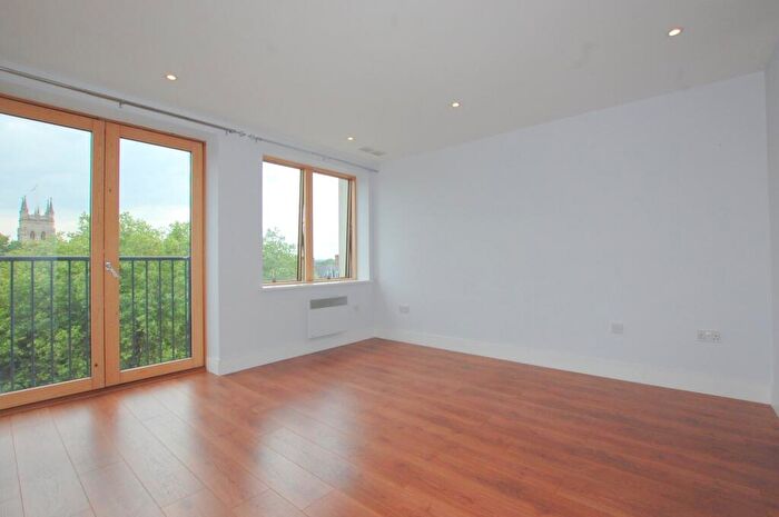 2 Bedroom Flat To Rent In Albemarle Road, Beckenham, BR3