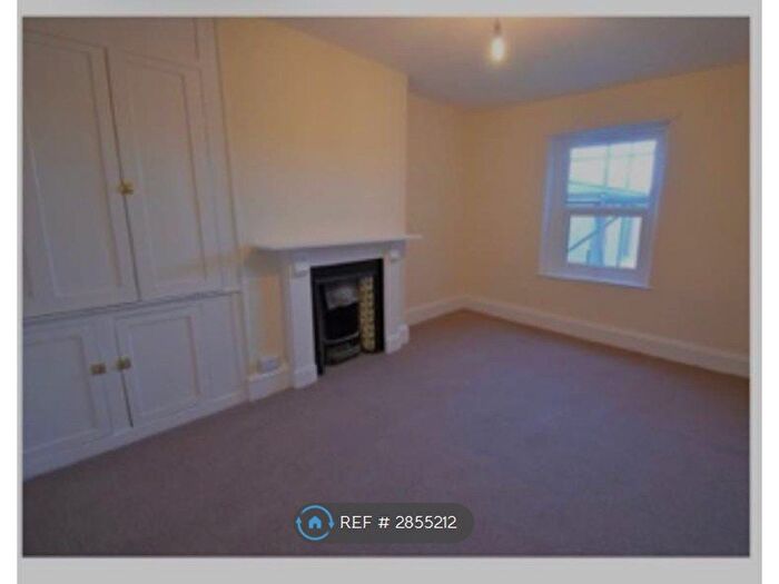 2 Bedroom Flat To Rent In Parade, Exmouth, EX8