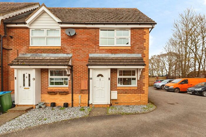 2 Bedroom End Of Terrace House For Sale In Morris Court, Aylesbury, HP21