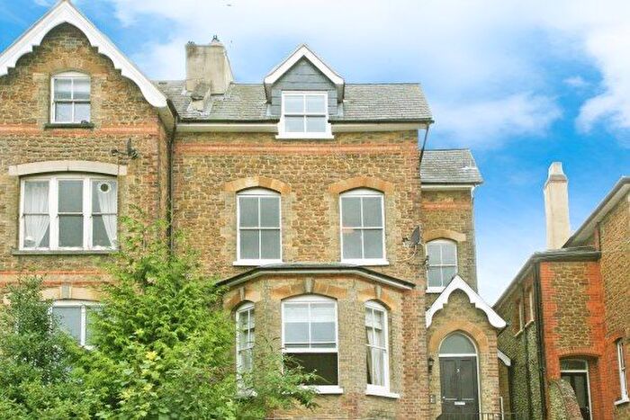 2 Bedroom Flat To Rent In Hunter Road, Guildford, GU1