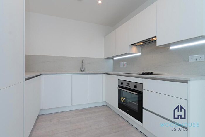 2 Bedroom Apartment To Rent In Shearwater Drive, London, NW9