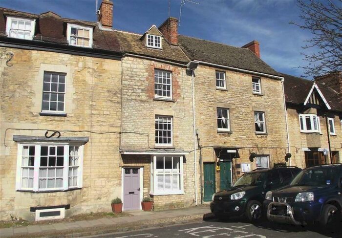 3 Bedroom Town House To Rent In High Street, Woodstock, OX20