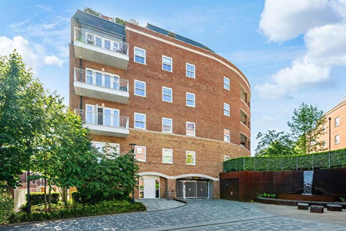 2 Bedroom Flat For Sale In Oxted, RH8