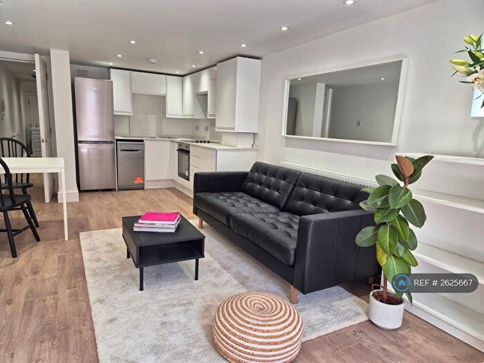 2 Bedroom Flat To Rent In Albany Road, Manchester, M21