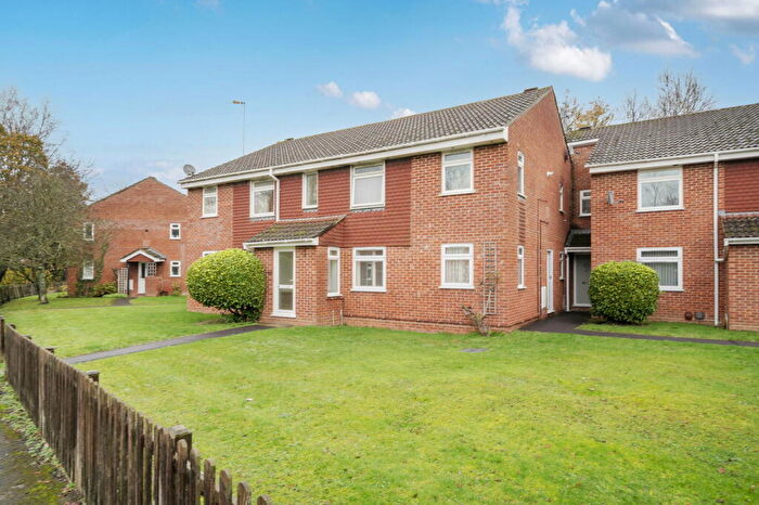 2 Bedroom Maisonette For Sale In Cibbons Road, Chineham, Basiingstoke., RG24