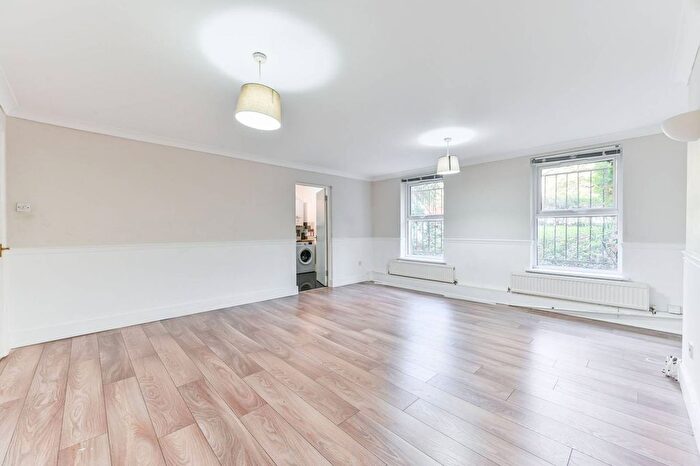 2 Bedroom Flat For Sale In Thicket Road, Crystal Palace, London, SE20