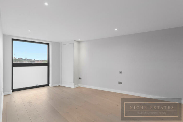 2 Bedroom Apartment To Rent In Homestead Heights, Crouch End, London, N8