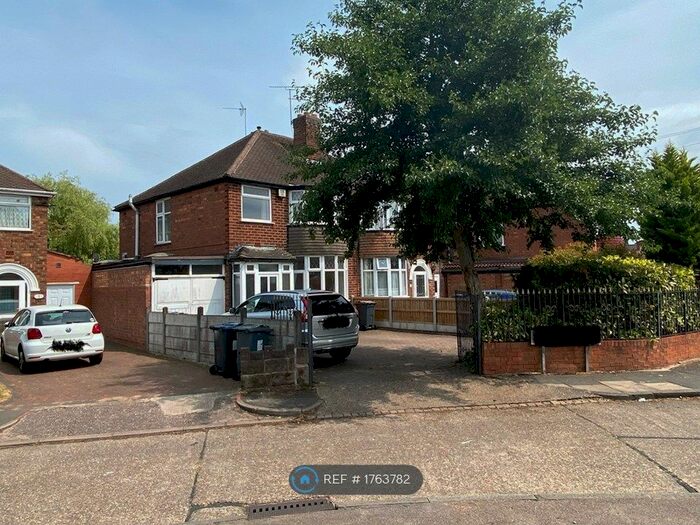 3 Bedroom Semi-Detached House To Rent In Windrush Grove, Birmingham, B29