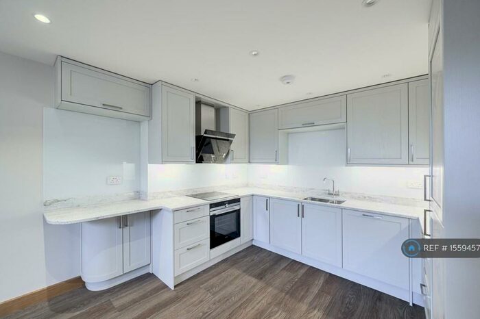 2 Bedroom Flat To Rent In Lonsdale Square, Birmingham, B17