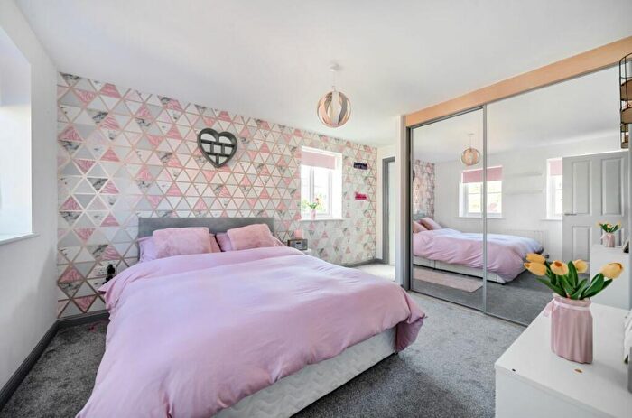 5 Bedroom Detached House For Sale In Cameron Crescent, Bedford, MK40
