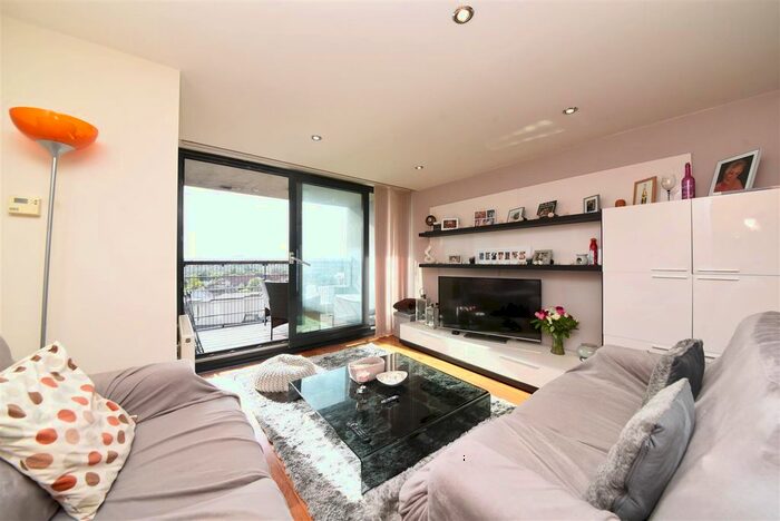 2 Bedroom Flat To Rent In Kingsway, London, N12