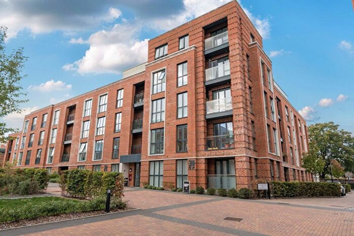 1 Bedroom Flat For Sale In Fellowes Rise, Winchester, SO22