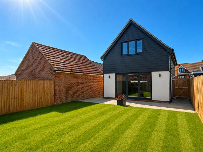 2 Bedroom Detached House For Sale In Slindon Avenue, Peacehaven, BN10