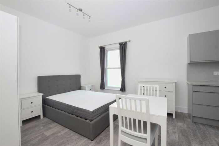 Studio To Rent In Cedar Road, Sutton, SM2