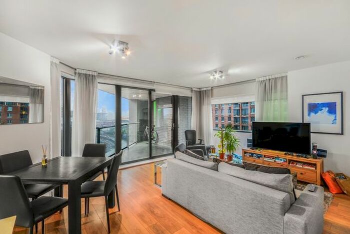 2 Bedroom Flat To Rent In Yeoman Court, Tweed Walk, E14