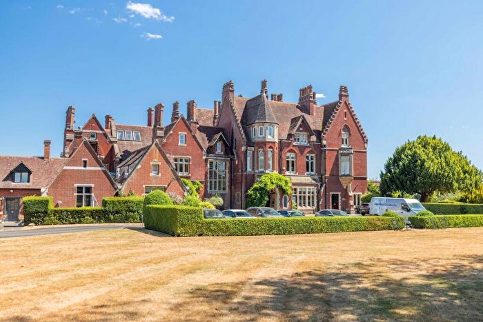 2 Bedroom Ground Maisonette For Sale In Hitcham Lane, Burnham, SL1