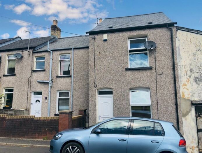 2 Bedroom Property To Rent In Clifton Square, Griffithstown, Pontypool, NP4