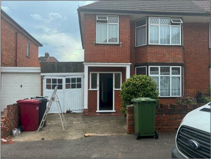 3 Bedroom Semi-Detached House To Rent In Slough, Berkshire, SL1
