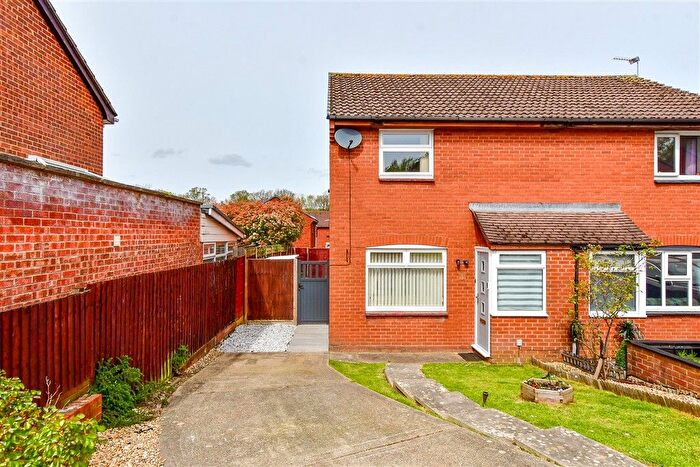 3 Bedroom Semi Detached House For Sale In Sonnet Way, Waterlooville, Hampshire, PO7