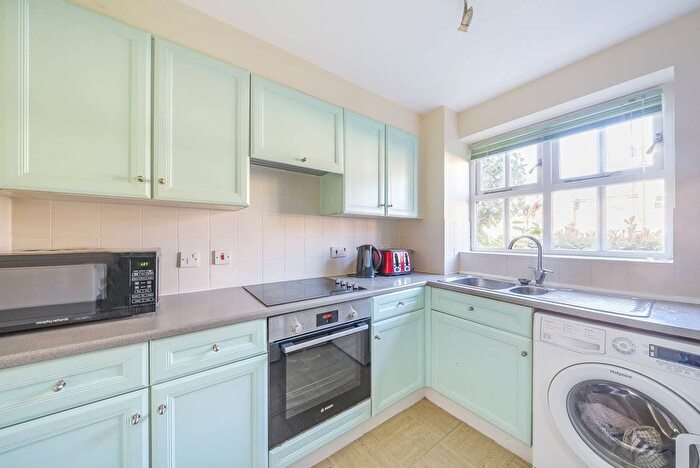 2 Bedroom Flat To Rent In Massingberd Way, Furzedown, London, SW17