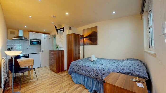 Studio To Rent In Chatsworth Road, NW2