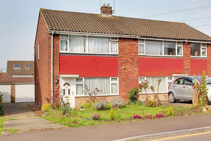 3 Bedroom Semi Detached House For Sale In Albemarle Avenue, Potters Bar, EN6