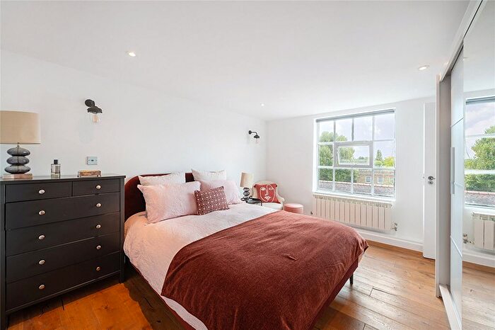 2 Bedroom Flat To Rent In Church Street, London, W4