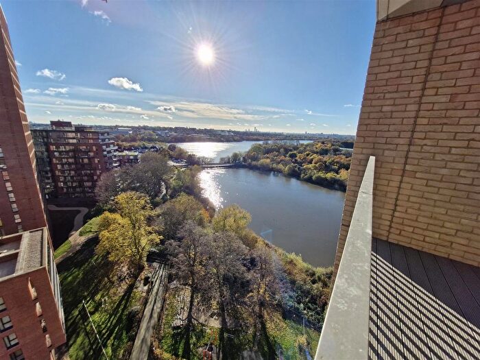 2 Bedroom Flat For Sale In Moorhen Drive, Edgware, NW9