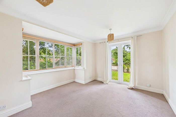 1 Bedroom Flat To Rent In Maidenhead Road, Cookham, Maidenhead, Berkshire, SL6