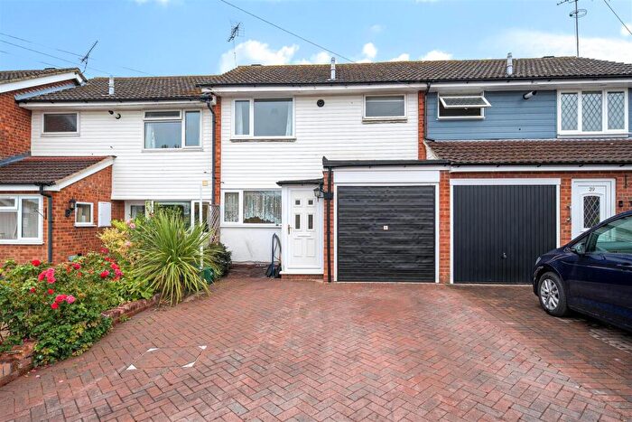 3 Bedroom Terraced House For Sale In Patten Avenue, Yateley, GU46