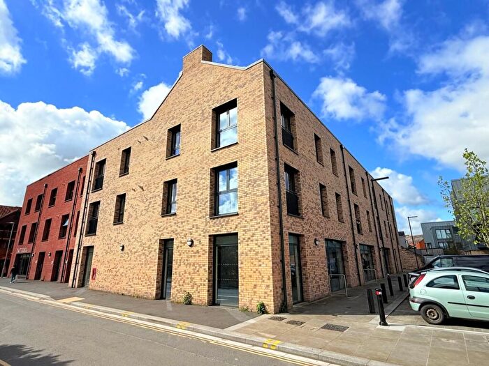 1 Bedroom Flat To Rent In Coal Orchard, Taunton, TA1