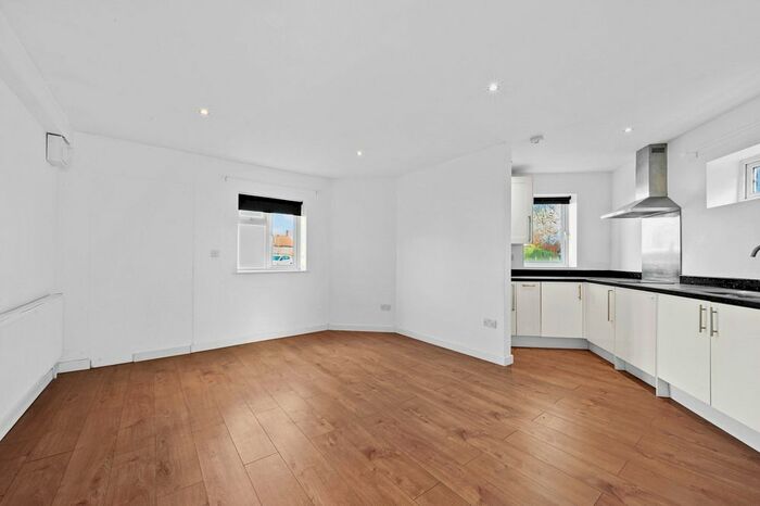 4 Bedroom Semi-Detached House To Rent In Cartmel Gardens, Morden, SM4