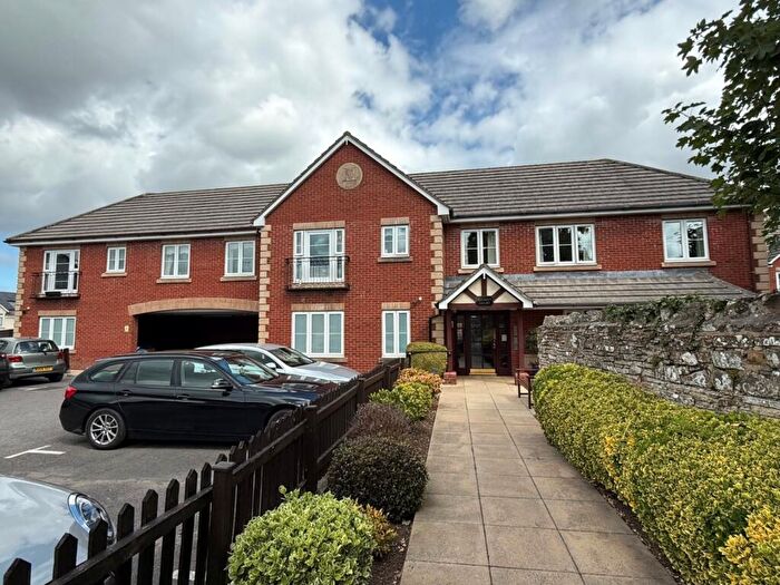 2 Bedroom Apartment For Sale In Silver Street, Nailsea, North Somerset, BS48