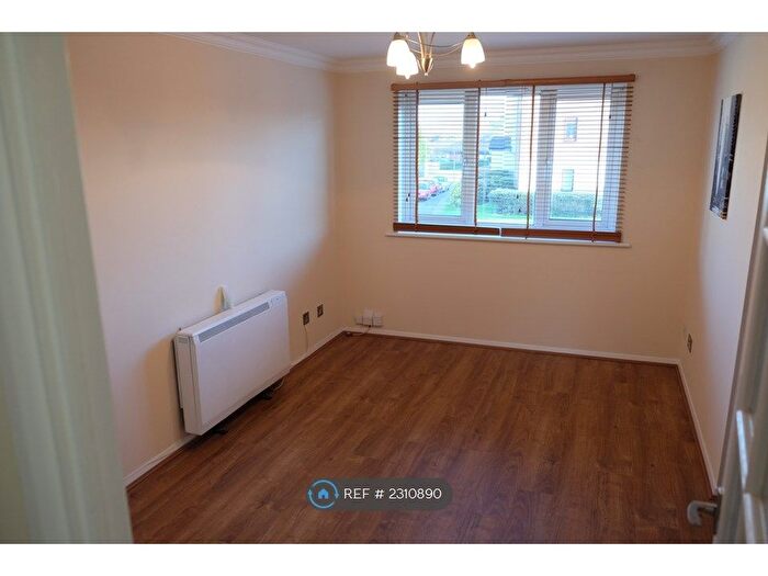 1 Bedroom Flat To Rent In Parrots Field, Hoddesdon, EN11