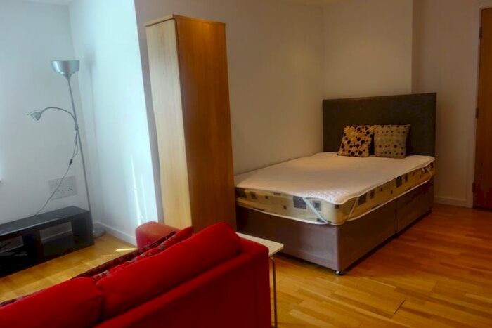 Apartment To Rent In Gateway East, Marsh Lane, LS9
